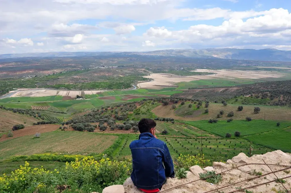 Guy sitting on the Turkish/Syrian border for a piece on places to avoid to stay safe in Turkey