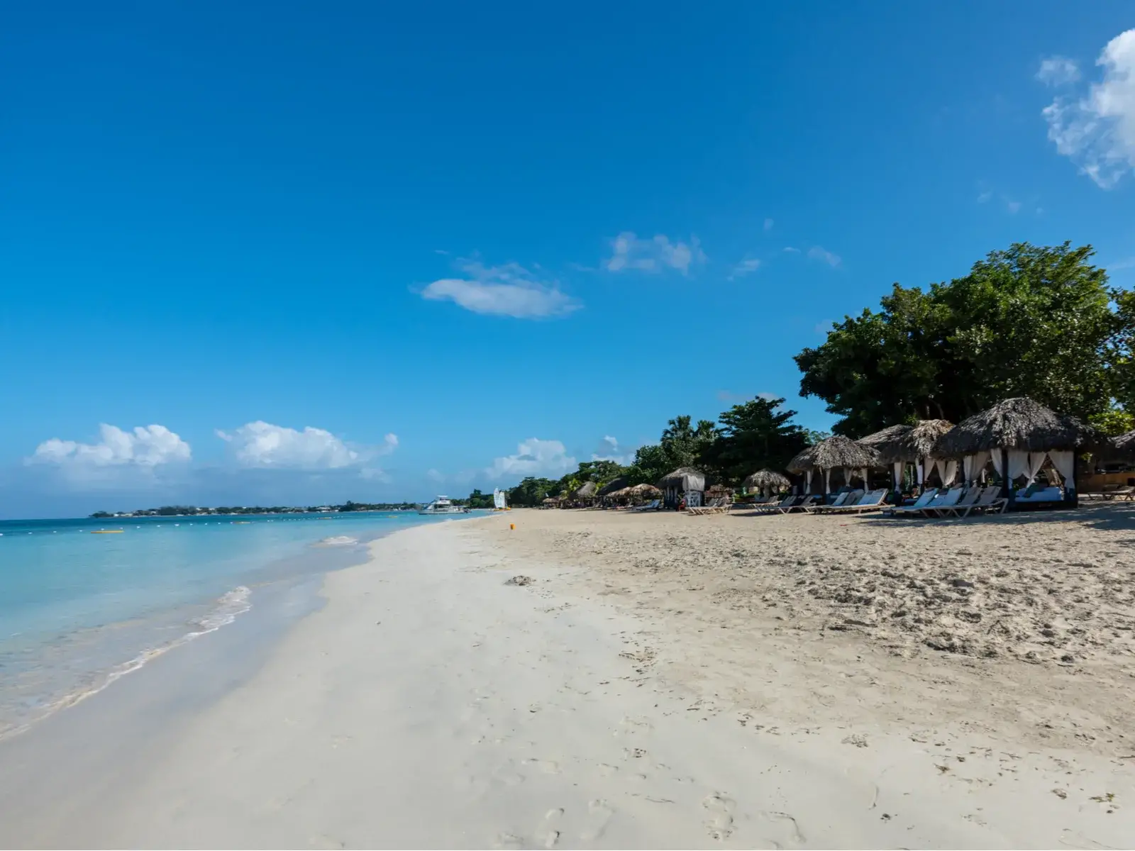 Pretty view of one of Jamaica's best beaches, Seven Mile Beach in Negril
