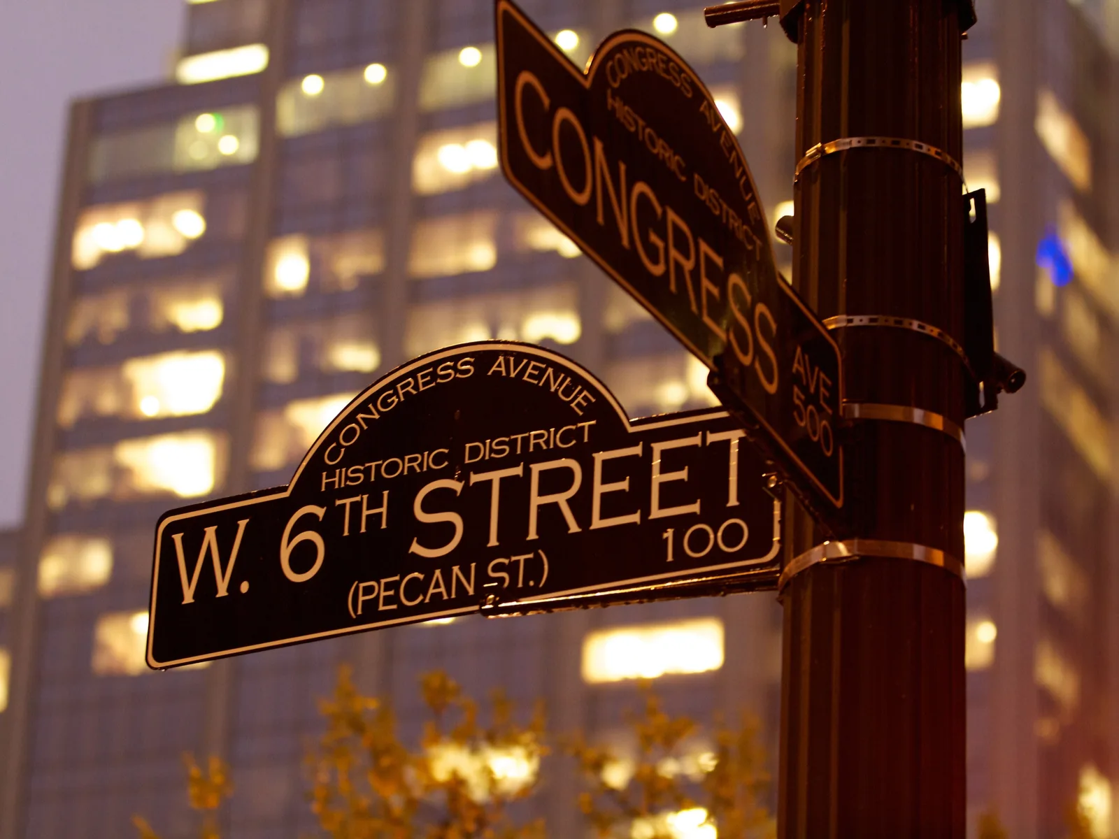 Street sign in Austin Texas showing the corner of W 6th and Congress Ave