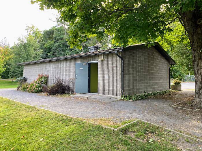 Publish washrooms and change room facilities at the Robert Simpson Park.